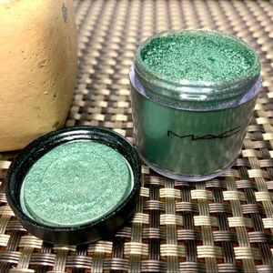 Mac Cosmetics Loose Pigment in Spiritualize